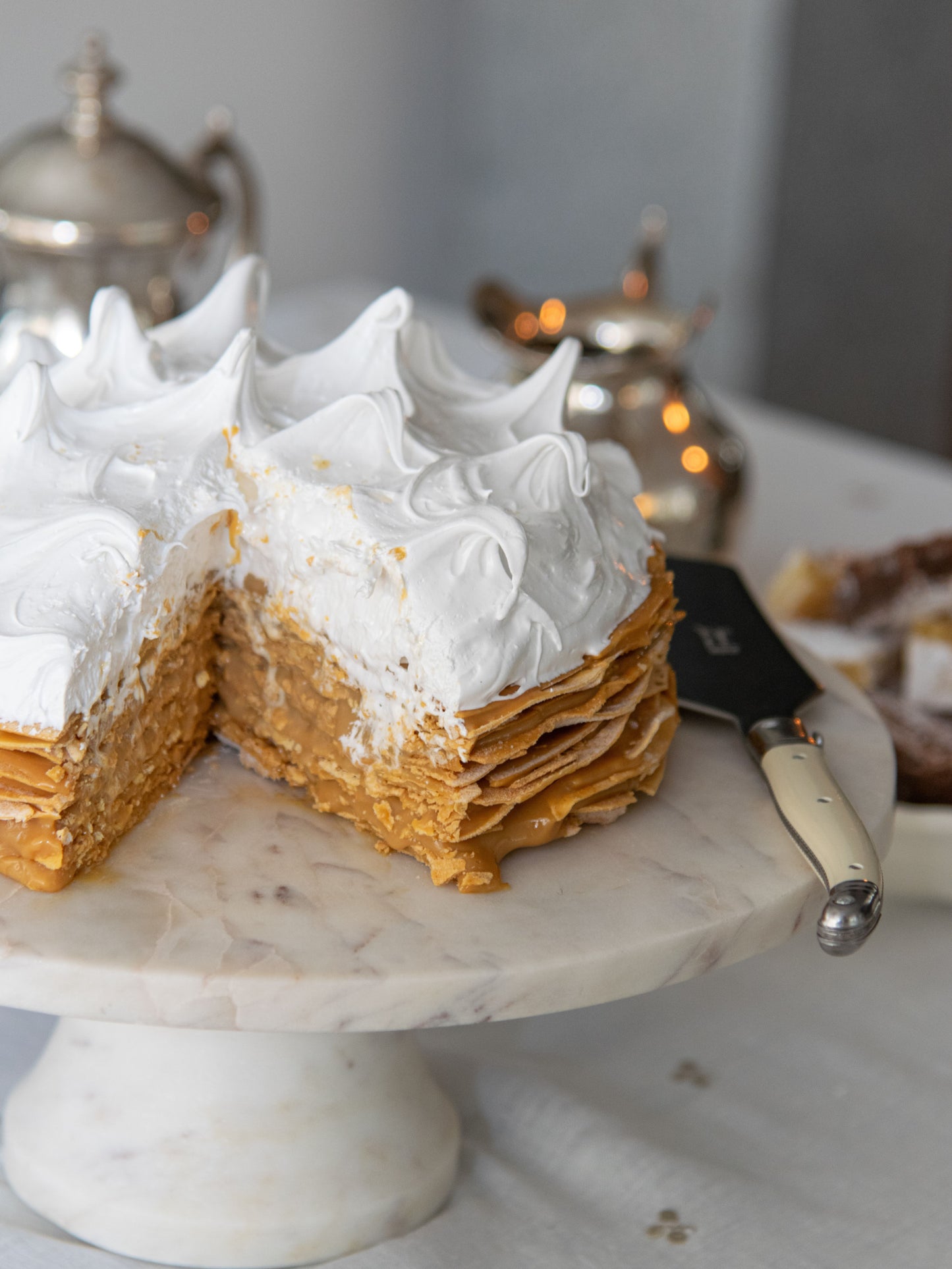 HOJARASCA CON MERENGUE