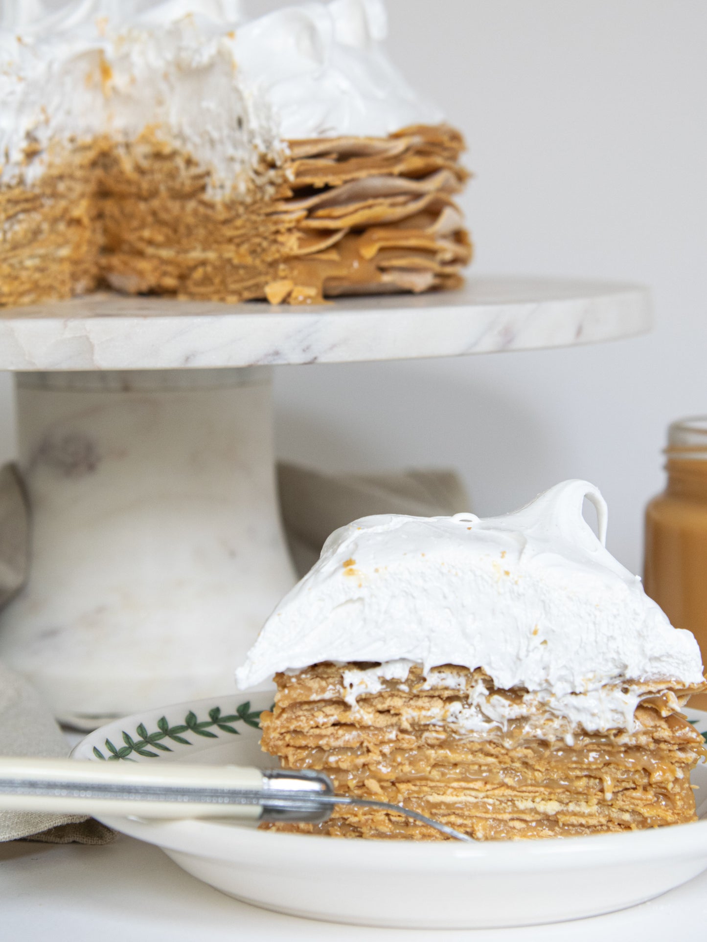HOJARASCA CON MERENGUE